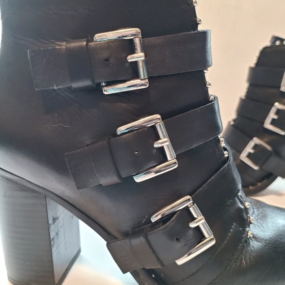 Steve Madden Black Leather Humble Ankle Booties Size 7.5 - Picture 3 of 16